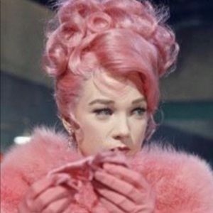 SHIRLEY MCLAINE ALL IN PINK💗💗💗